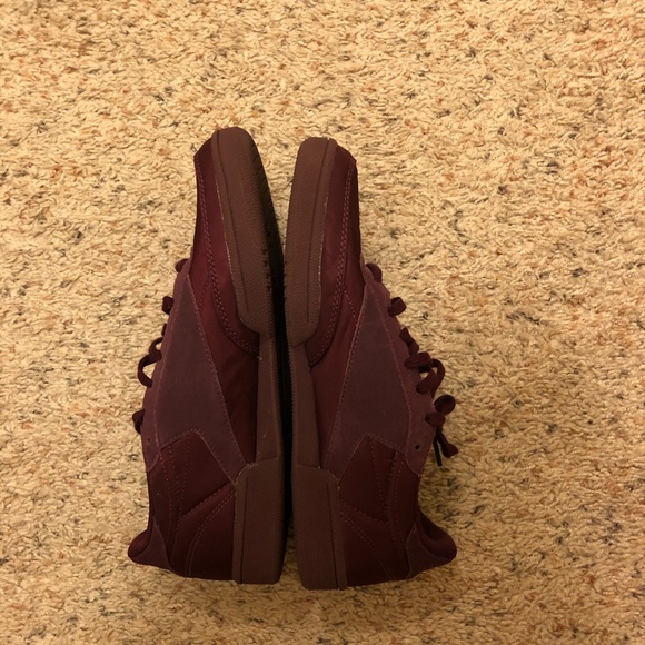 Women’s Reebok’s - Picture 3 of 5